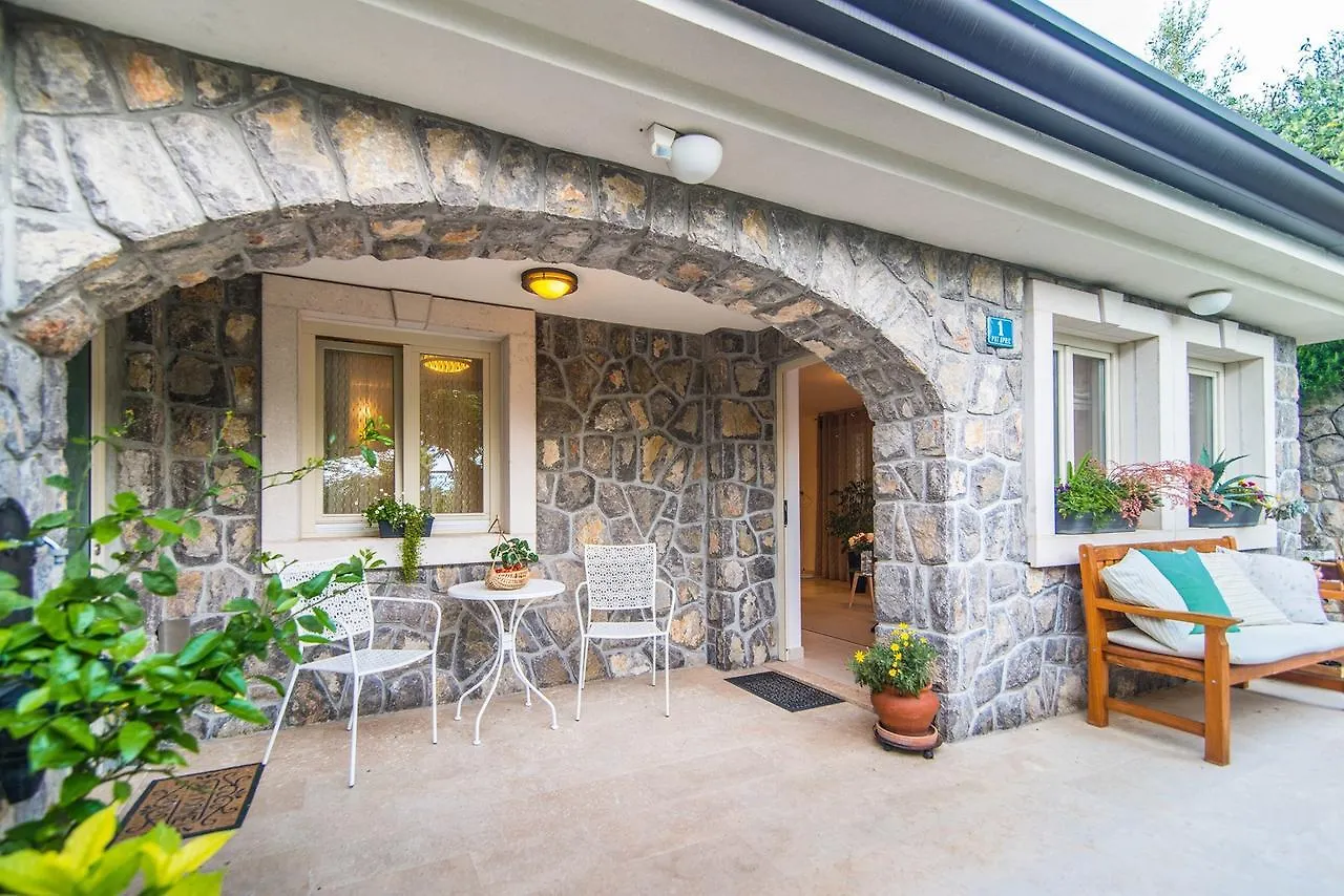 Studio Apartment In Villa Arta Lovran
