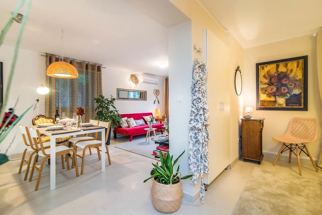 Studio Apartment In Villa Arta Lovran