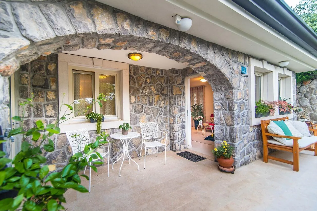 Studio Apartment In Villa Arta Lovran