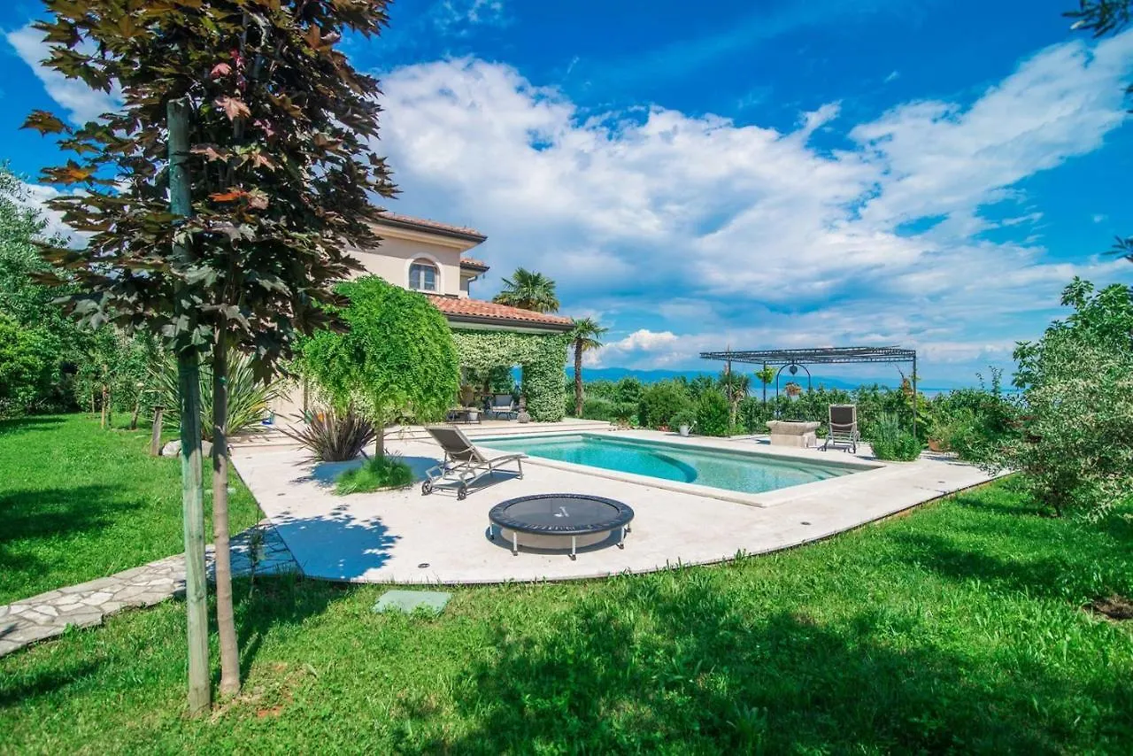 Studio Apartment In Villa Arta Lovran