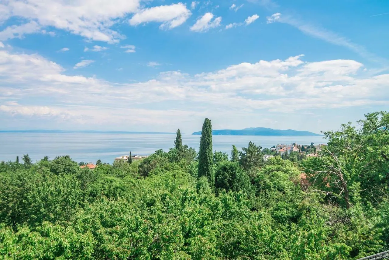 Studio Apartment In Villa Arta Lovran