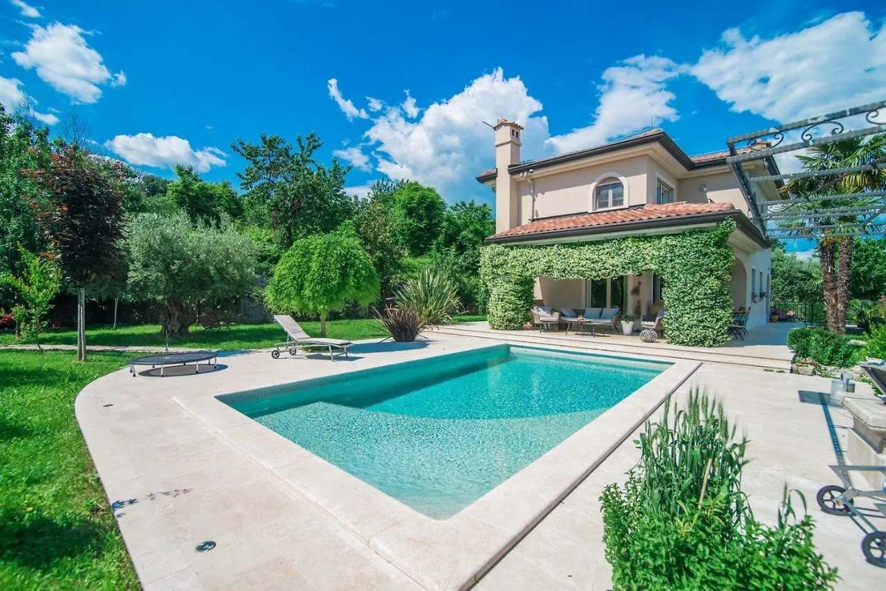 Studio Apartment In Villa Arta Lovran